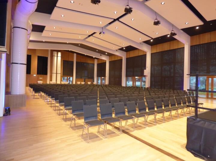 Verdunklung Halle.JPG@2x